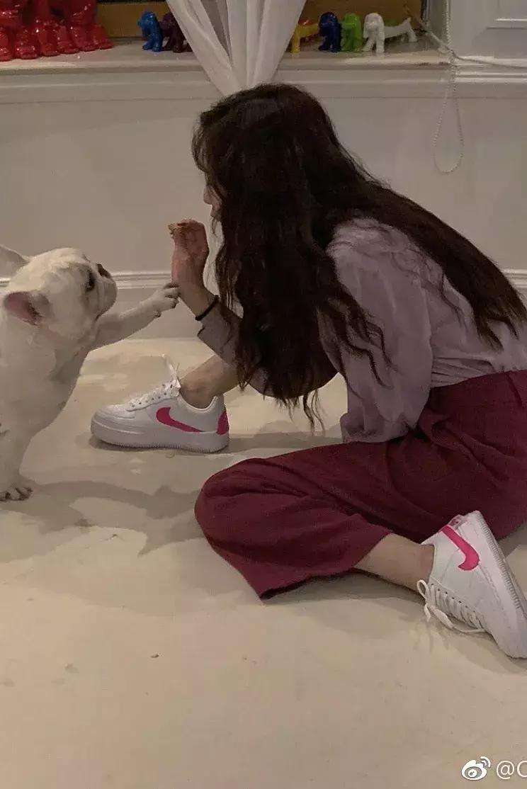 比欧阳娜娜好看的衣服,95后小花欧阳娜娜