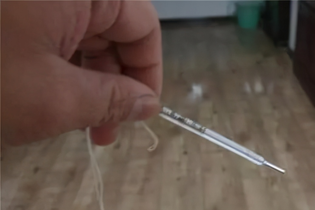 体温计量体温时会弄断温度计吗,温度计为什么甩到35就甩不下去了