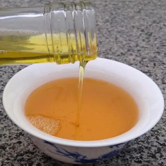海南人吃白斩鸡蘸酱油小米辣,海南吃白斩鸡蘸的油叫什么