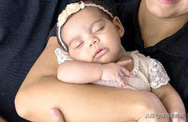 巴西女子移植子宫生孩子,巴西女子产下异胞胎