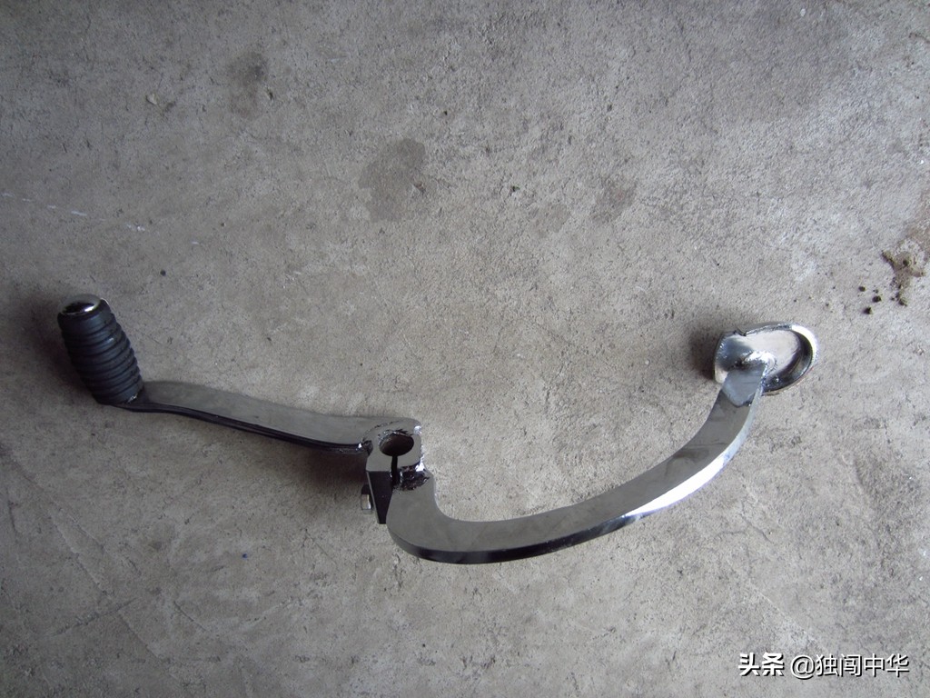 脚舒服了，鞋面也干净了---银钢悍路者300偏三轮换挡杆改前后踩