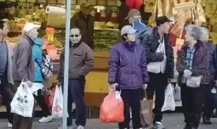 中国大爷大妈又摊上事了！被美国政府盯上了...