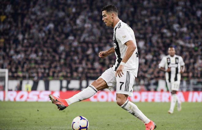 科普：都别争了！IFAB告诉你，梅雷特对C罗的犯规100%红牌！