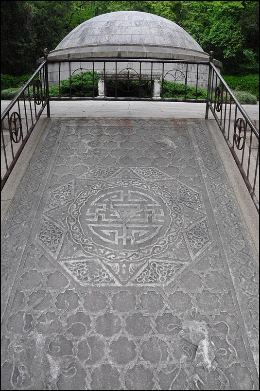 谭延闿墓,谭延闿墓用圆明园的石头