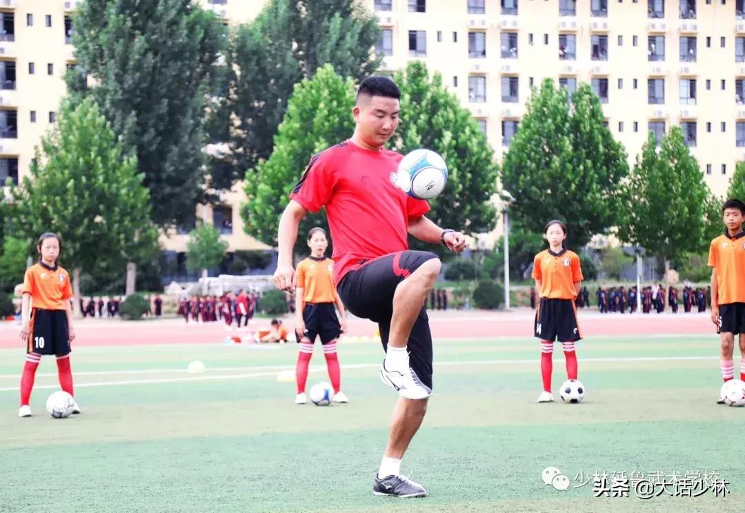 少林足球跟功夫哪个更火,少林功夫足球