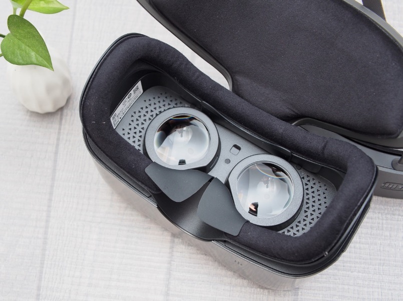 带你体验VR世界——爱奇艺奇遇2SVR一体机胶片灰