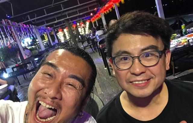 艺人黄一飞罕见露面,黄一飞金像奖现场