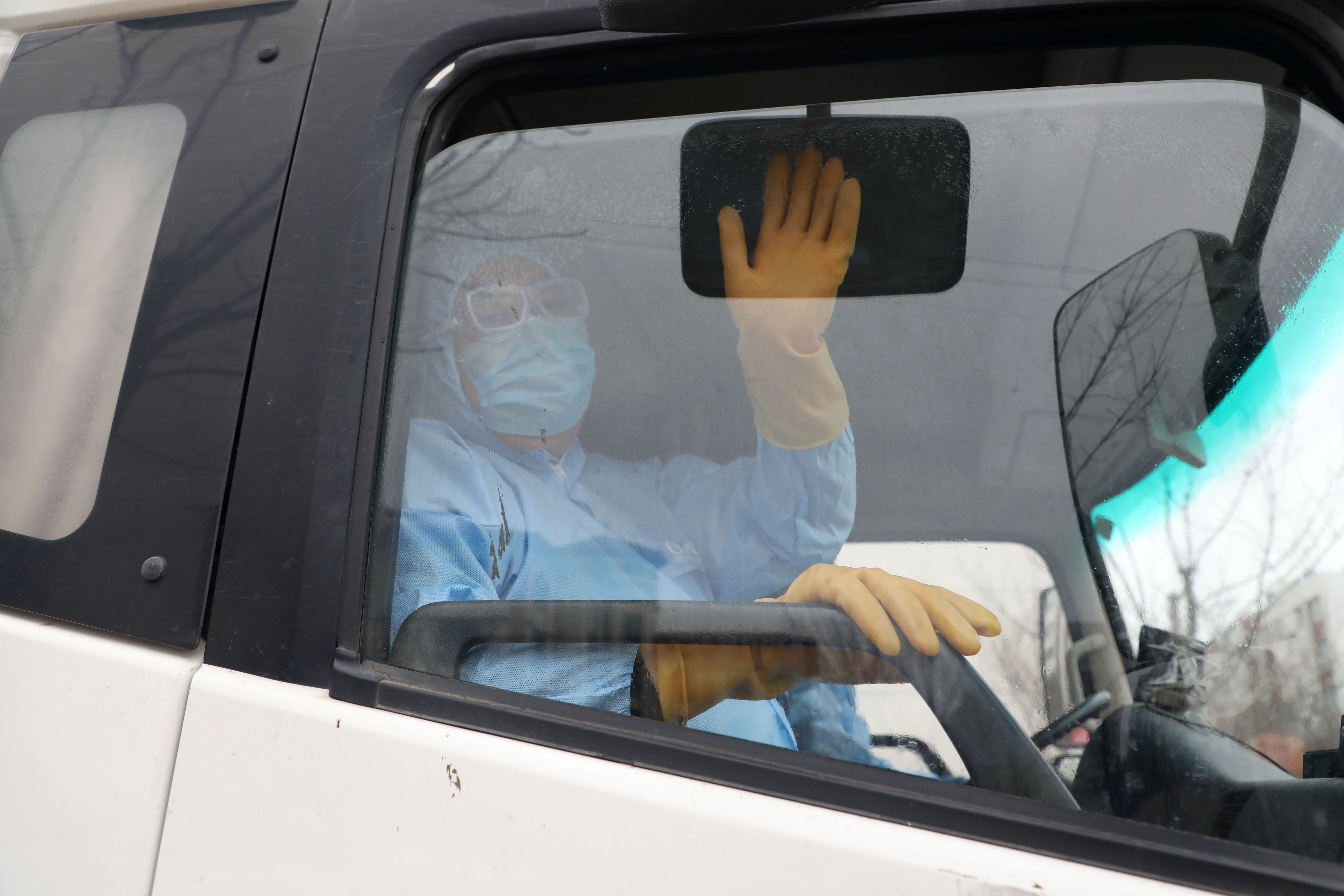 防疫期间夫妻坚守岗位,防疫夫妻档共守一线