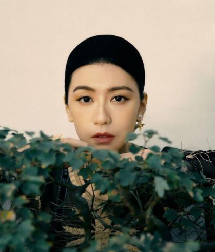 48岁贾静雯状态惊艳美貌仍然,贾静雯如何保持自己的颜值和身材