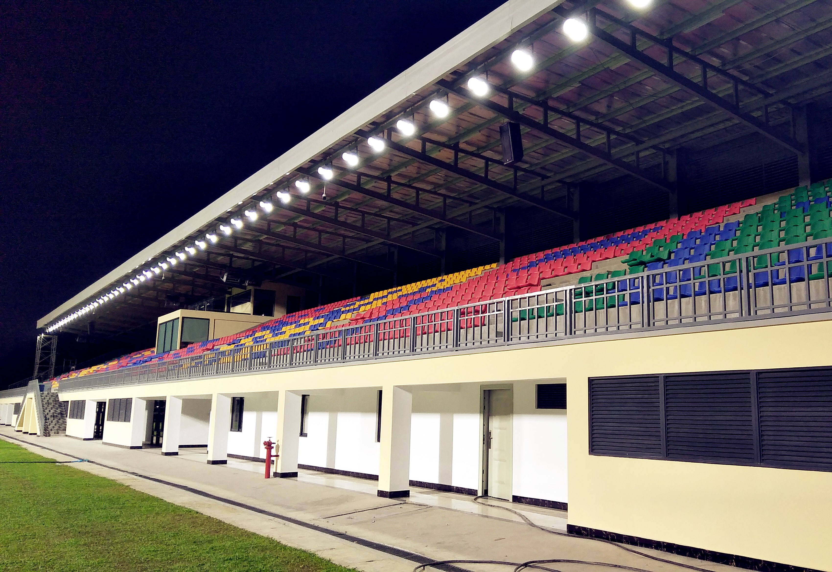 双星闪耀，法国胜克罗地亚！如何合理的投资专业体育场照明？