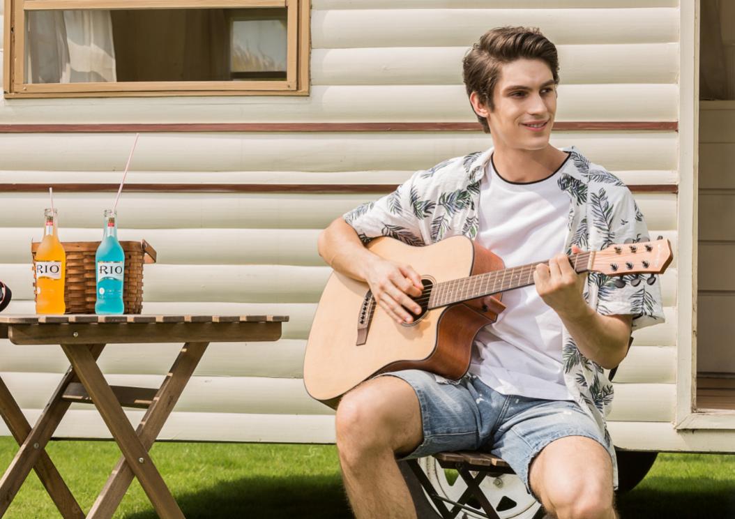 吉他长期不弹怎么保养,保养吉他可以用酒精擦吗