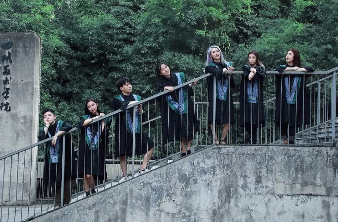 美院中国风学士服,九大美术学院学士服