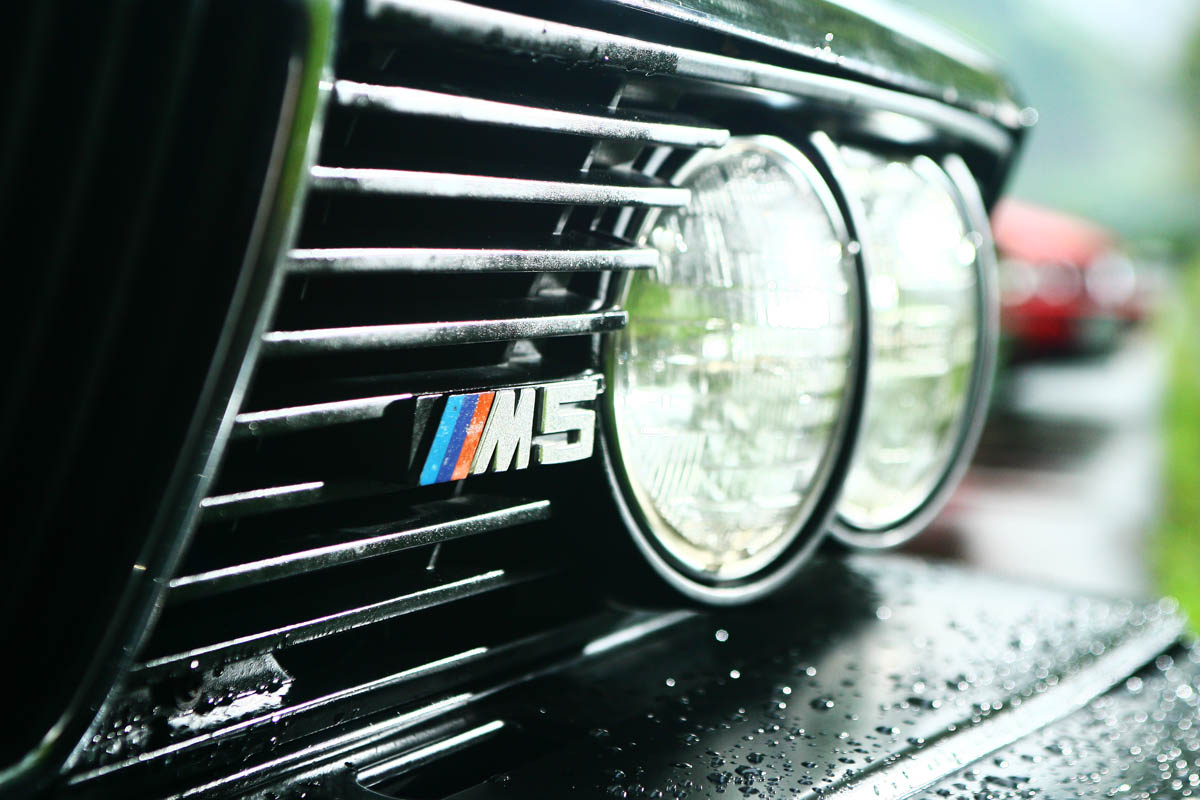 宝马m5帅气逼人,宝马e28m5翻新