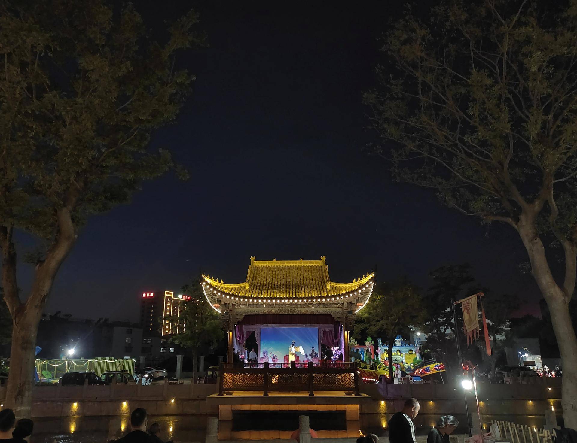 iQOONeo3是一款适合年轻人使用的手机，iQOONeo3评测