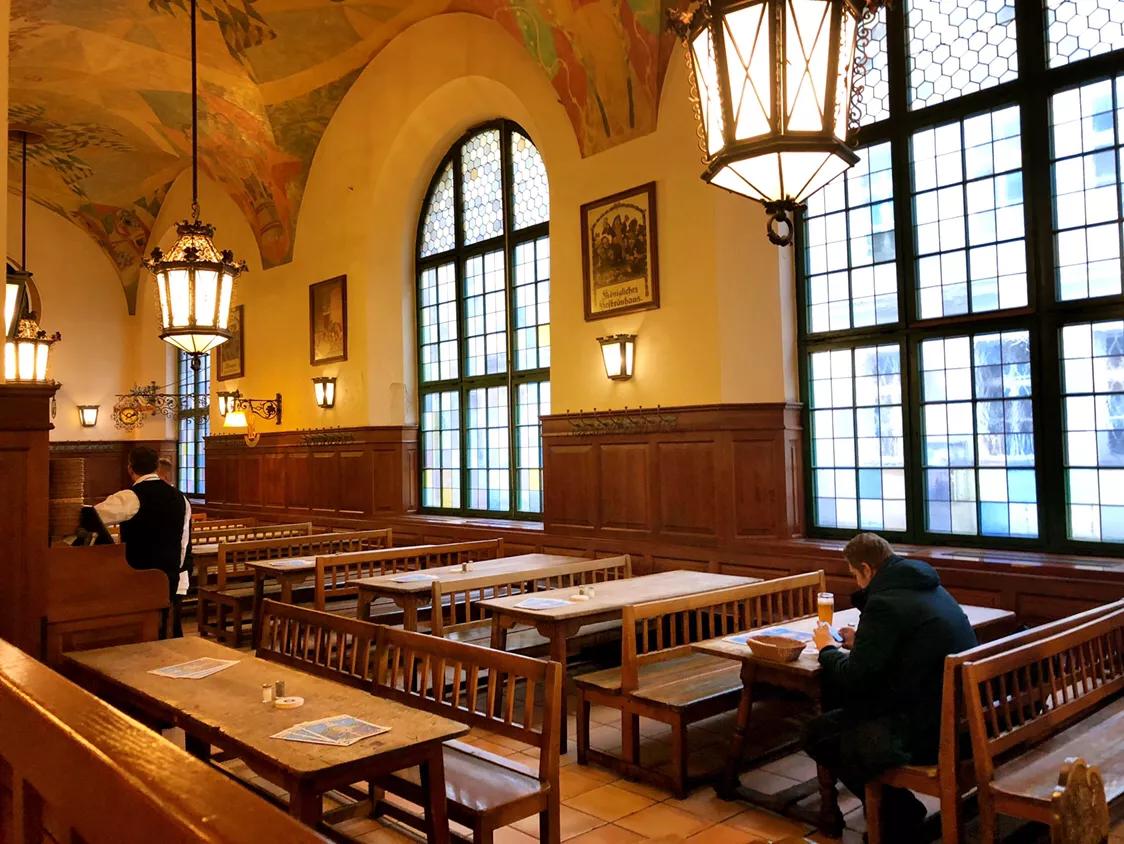 德国一定要去的是，慕尼黑HB皇家酒馆，希特勒的酒馆*变政**所在地