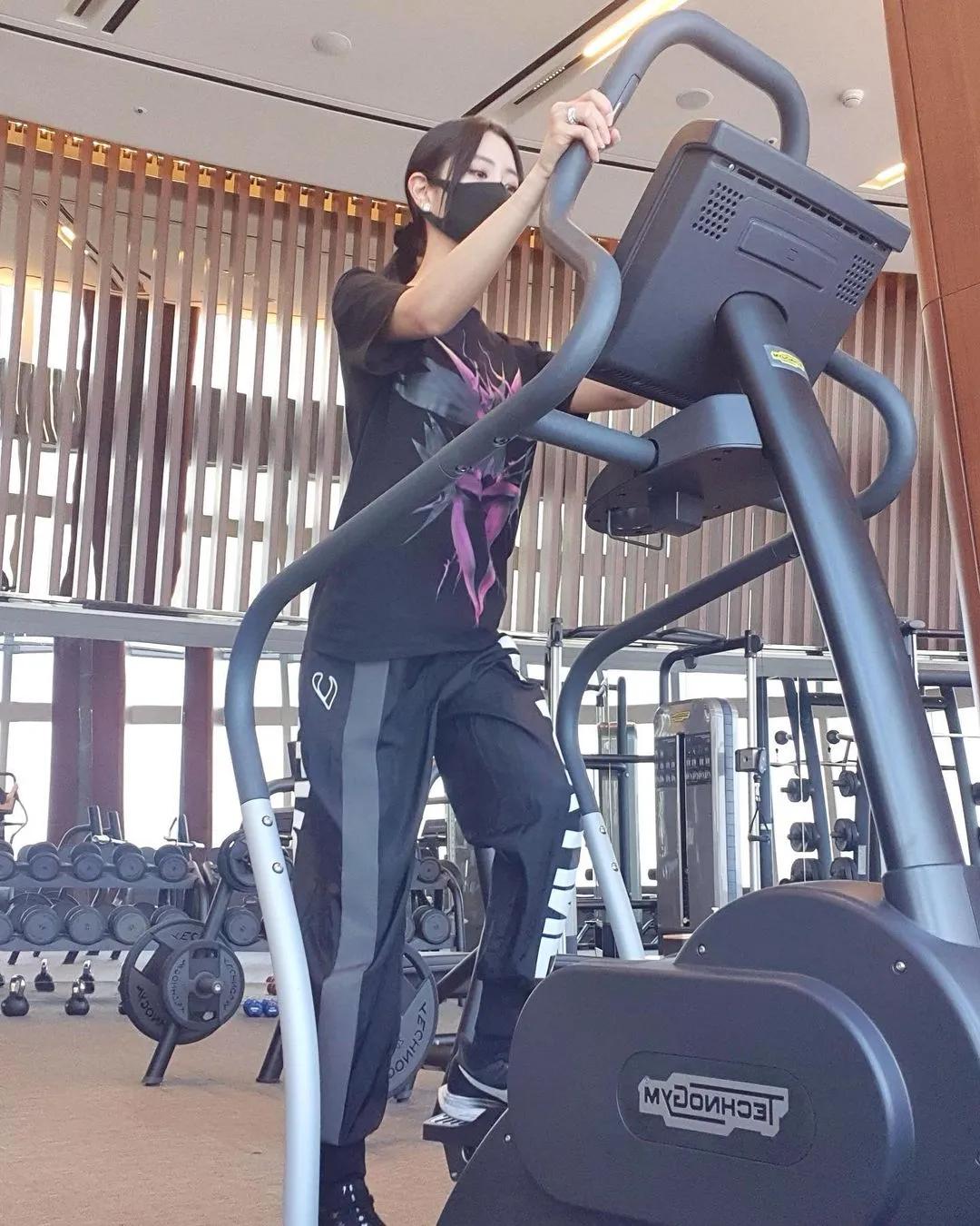 李成敏身材写真照片,拥有魔鬼身材的李成敏