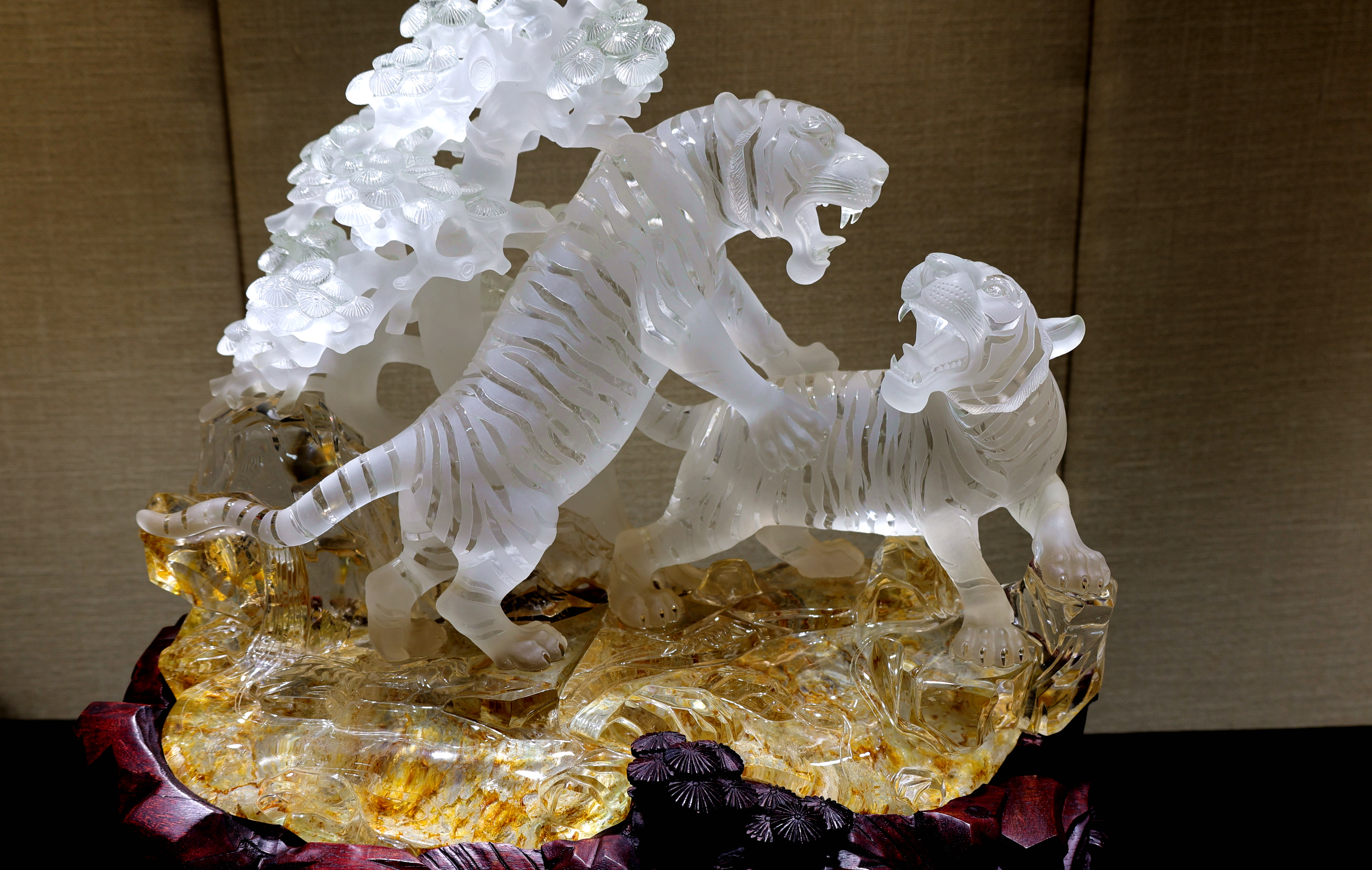 让我震撼的照片,最新高清水晶照片