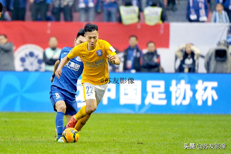 江苏队冠军奖杯在哪,江苏队举奖杯