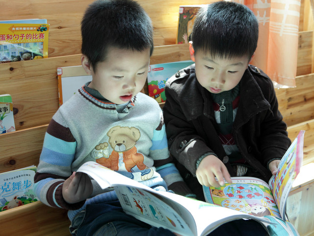 女儿说在学校里没朋友怎么办,孩子说她没朋友怎么办