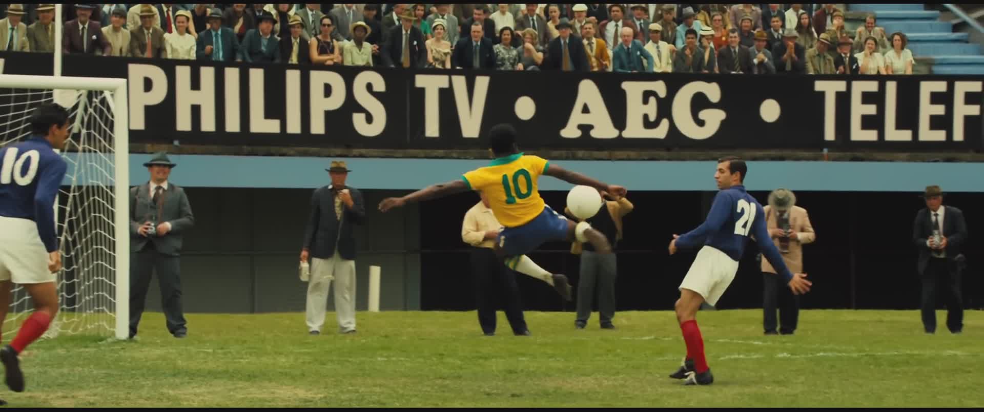 从贫民窟逆袭足球队,从贫民窟到足坛璀璨的巨星