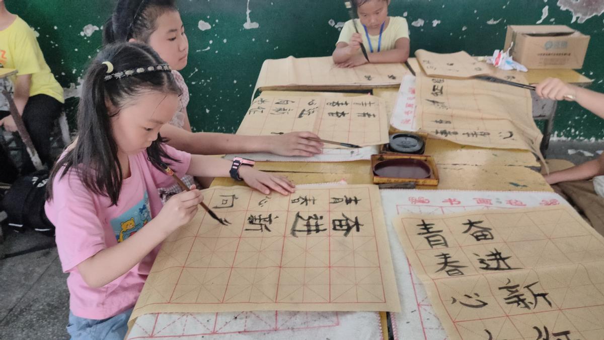 江西应用科技学院“童心圆”助梦团队走进湖北黄石助力乡村少年宫教育