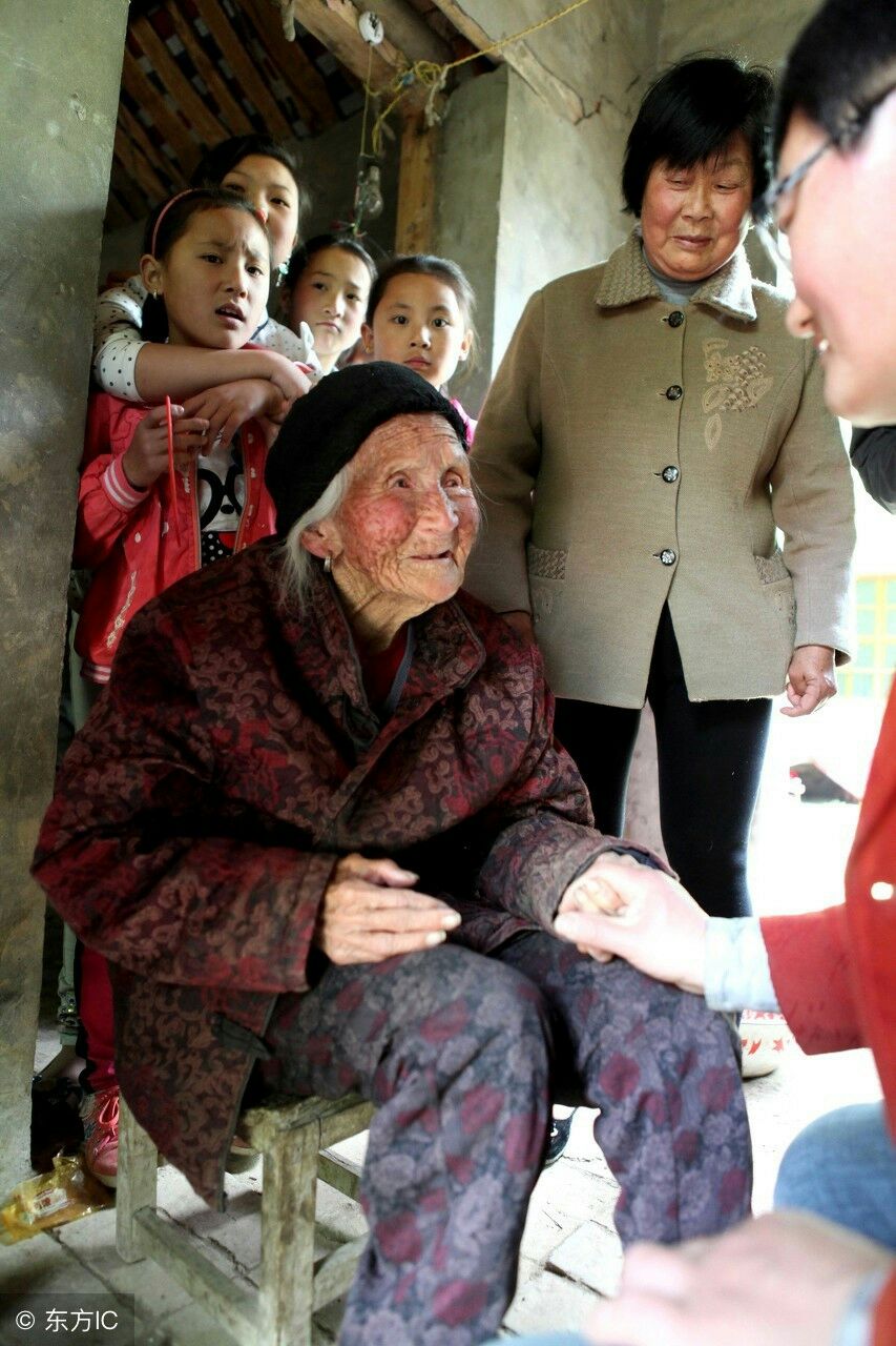 接生婆接生孩子,接生婆助产母子平安