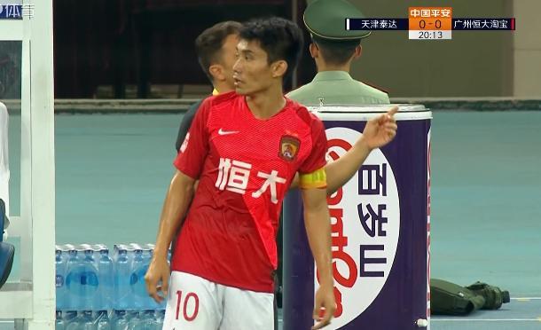 不愧恒大队魂！郑智再现核心本色：中超3次一对一锁住世界强援