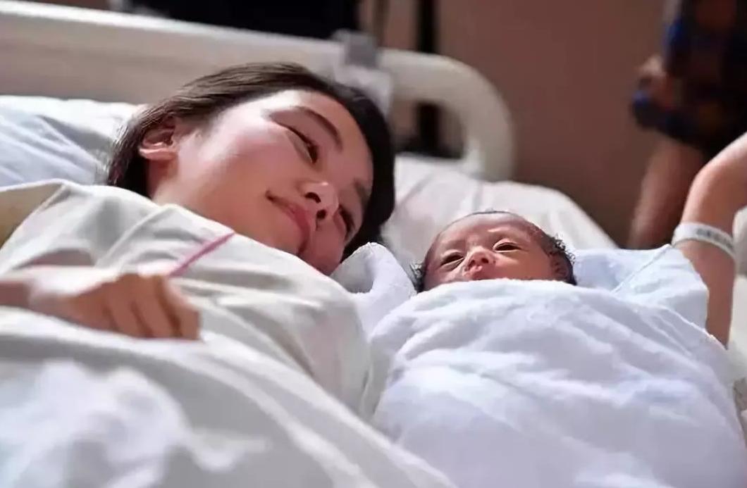 两个月新生儿爱哭,新生儿两个多月哭闹的原因是什么