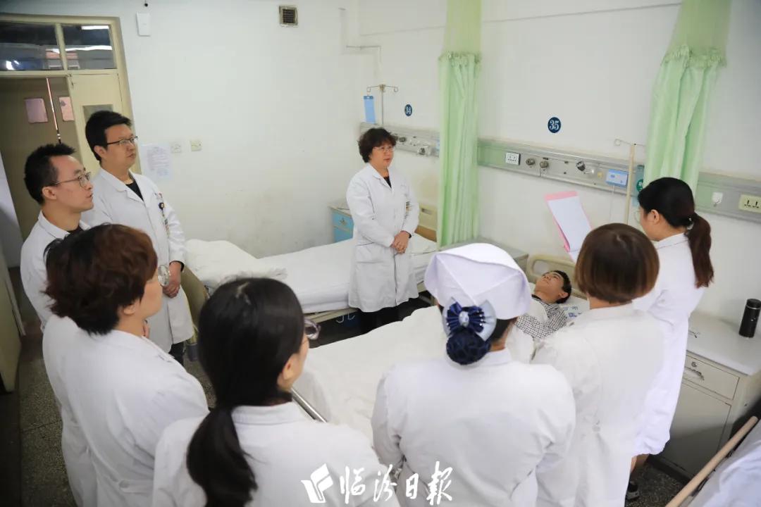 临汾市中心医院十大名医,临汾市中心医院李万英照片