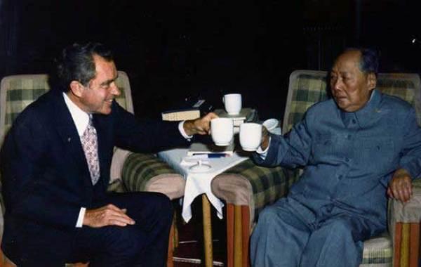 尼克松收到毛*东泽**12字墨宝，不解其意，50年众说纷纭，无人能解