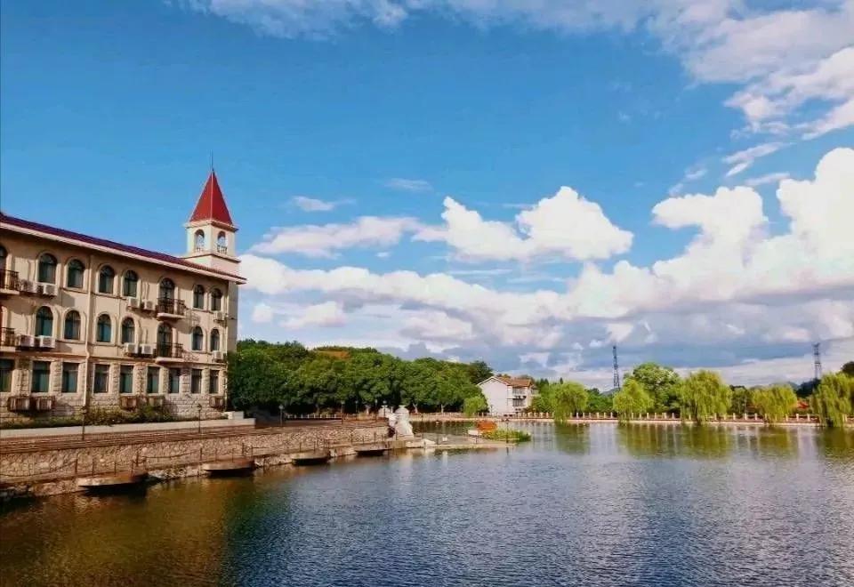 南京财经大学红山学院长什么样,南京财经大学红山学院院系数量