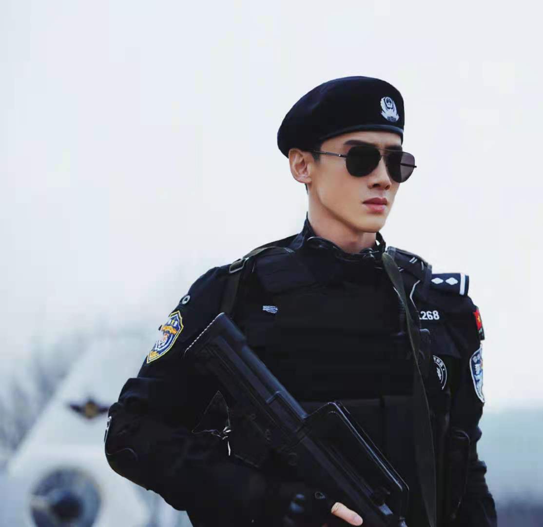 白敬亭黑衣服剧照,白敬亭剧照被抄袭