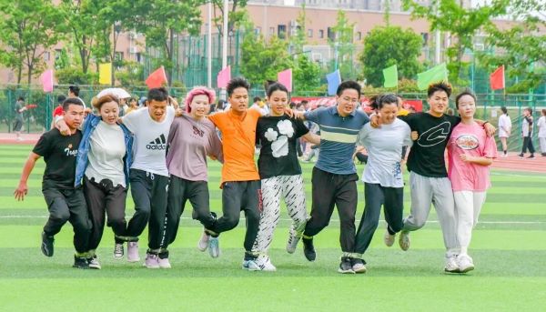 运动会圆满结束运动不止步,运动会闭幕但人生不落幕