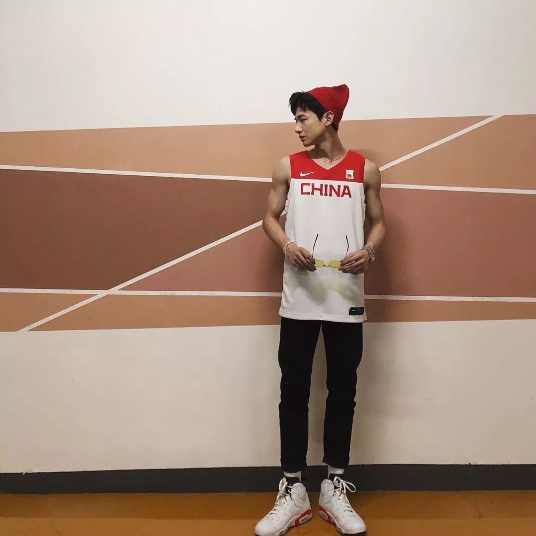 盘点白敬亭的私藏潮鞋,白敬亭收藏鞋子搞笑视频