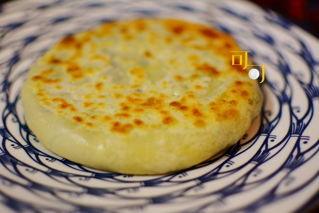 家里多出的饺子馅怎么办？做两个煎饼吃，太香啦
