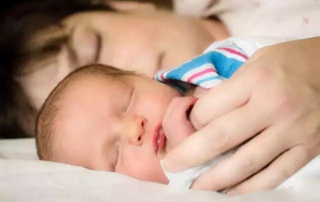 金牌月嫂催乳手法教程,奶结了硬块需要催乳师按摩几次