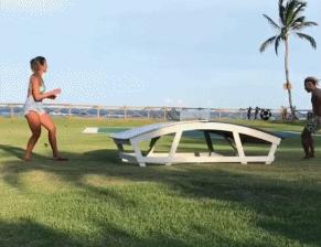 内马尔踢女足,小姐姐踢足球完整视频