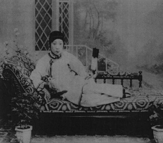 正说缠足一千年：三寸金莲如何从“贵族范儿”，变成了情色风