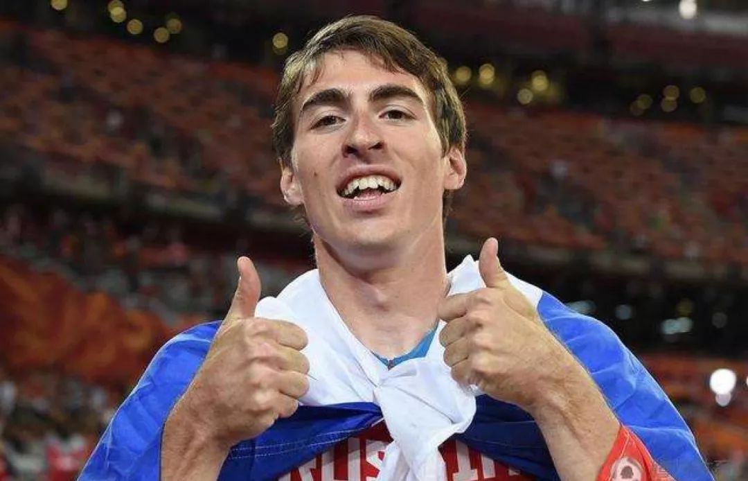 武汉军运会采访外国人,军运会中国军人观看