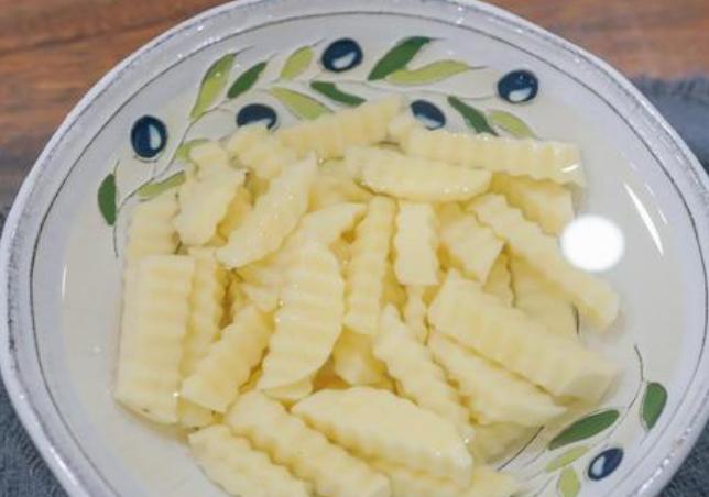 脆皮土豆薯条的做法,怎么在家自己做狼牙土豆薯条