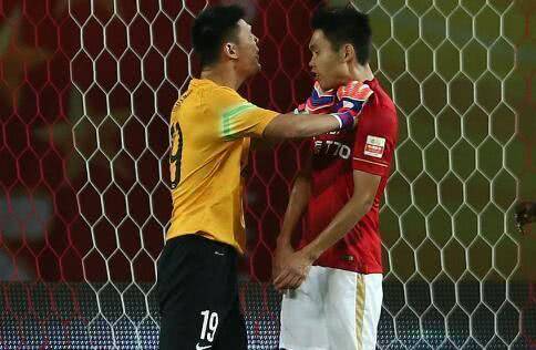 国足两个进球,恒大当红国脚4场狂轰5球