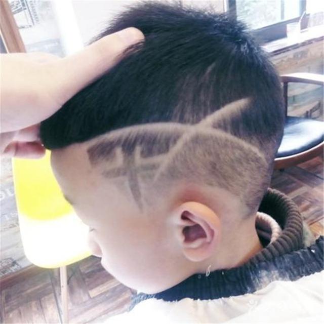 睡枕头和不睡枕头的娃,小孩是睡枕头好还是不睡枕头好
