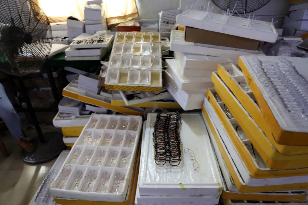 茅台酒摔碎了视频,雷朋眼镜卡地亚