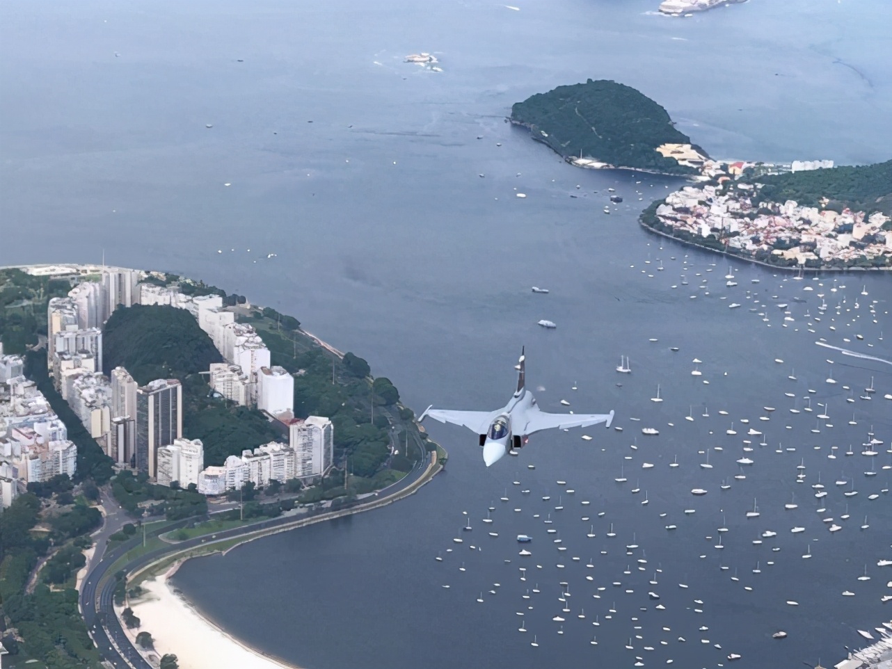 苦盼了多年，巴西秀54亿美元买到的新战机，让该国空军实力猛增
