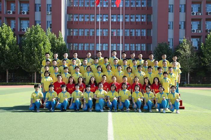 凝聚集体力量的班徽,团结友爱拼搏进取班徽