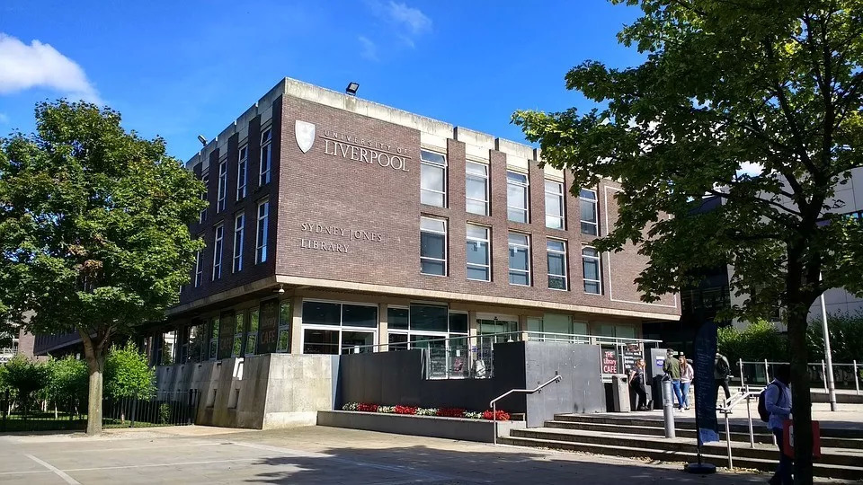利物浦大学足球专家,利物浦大学足球专业学费