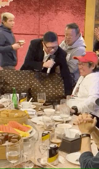 香港明星足球队谭咏麟进球,香港足球队晋级4强谭咏麟