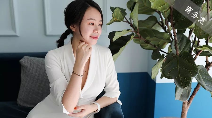 瑞典皇家配饰品牌，几百块戴出万元质感，金色手镯男女戴都好看