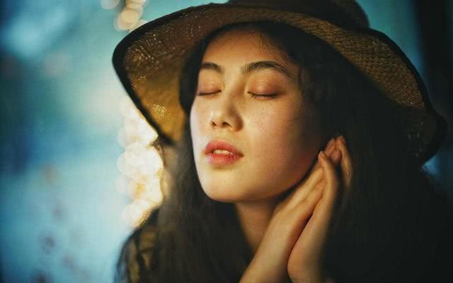 表白被拒绝后，聪明的人用“玩笑”化解尴尬，免得做不成朋友