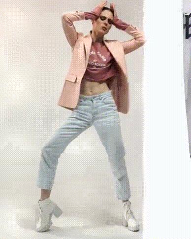 奚梦瑶是不是做了颧骨内推,奚梦瑶为什么踮脚走路